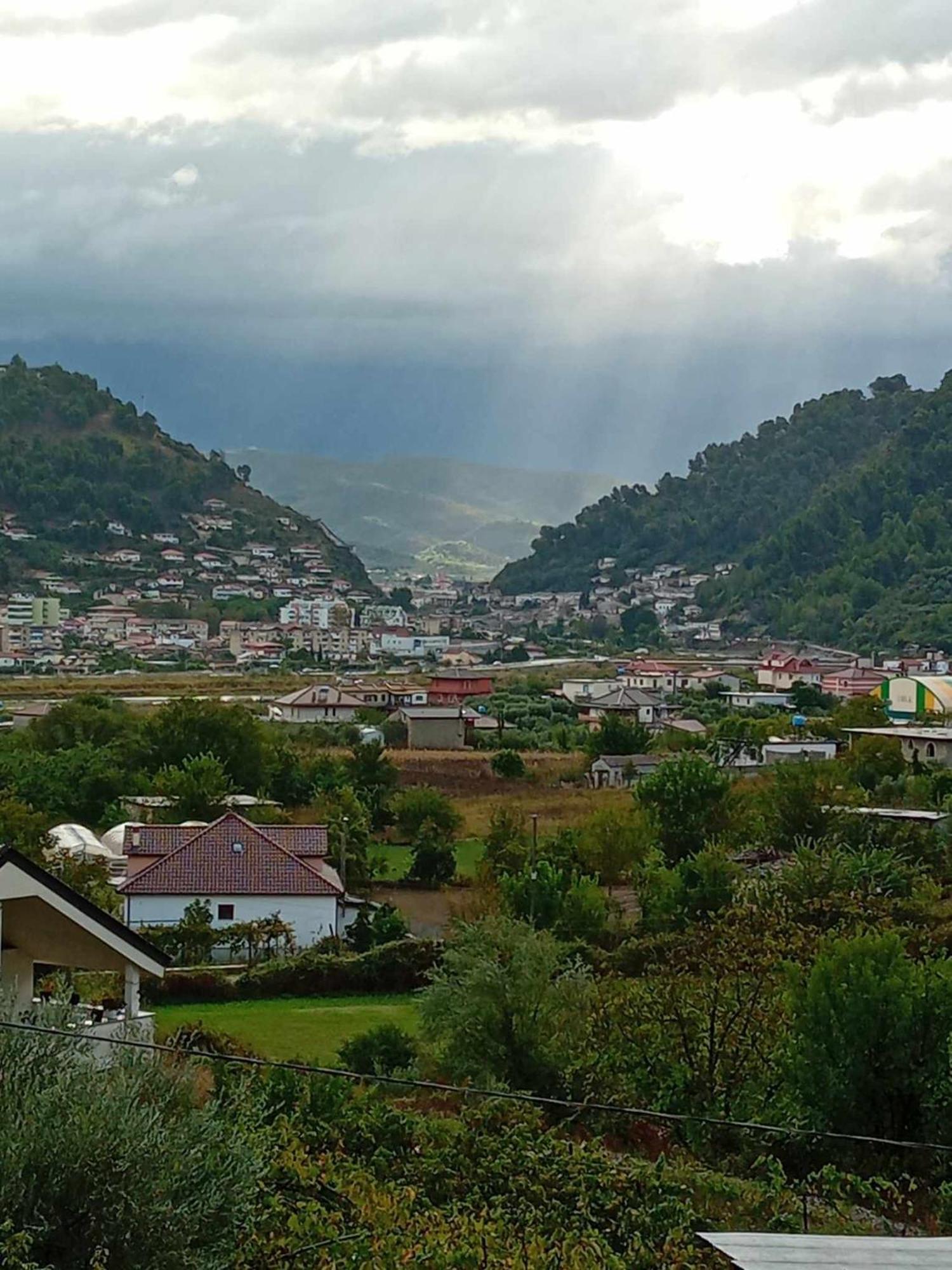 Villa Romario Berat Esterno foto